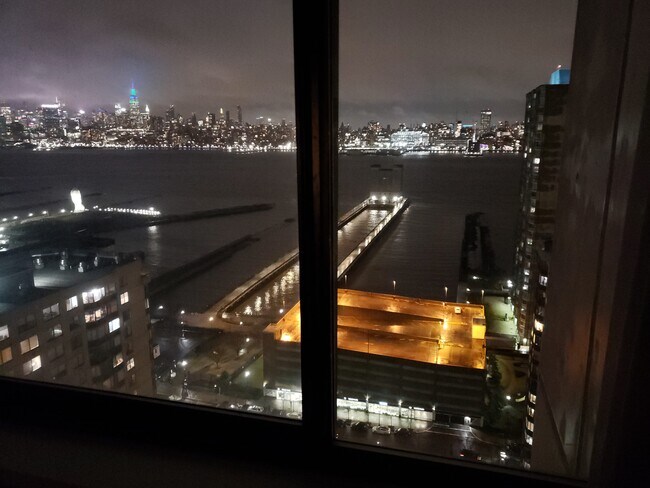 Photo - 45 RIVER Dr S Unit Studio - The Emerald