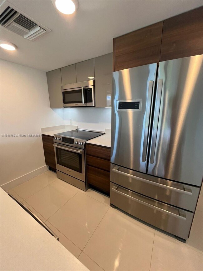 9261 E Bay Harbor Dr Condo Unit 401 Condo for Rent in Bay Harbor