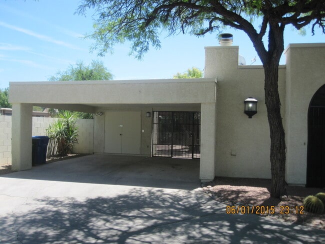 Lazy Creek Townhomes. - Lazy Creek Townhomes.