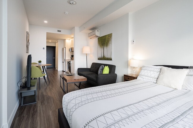 Building Photo - 1415 Avenue Overdale