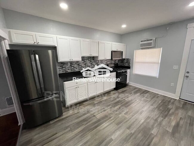 Building Photo - 2125 Cliftwood Ave