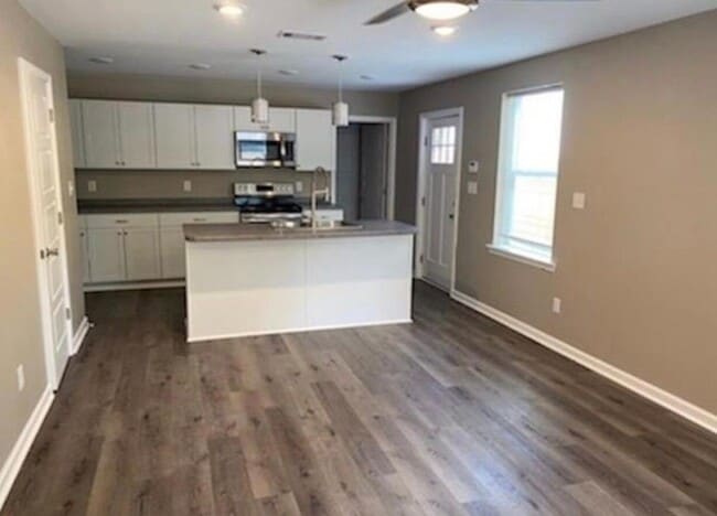 Photo - 2395 Avery Ave