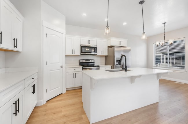 Building Photo - Modern 4-Bedroom Townhome in Saratoga Springs, UT