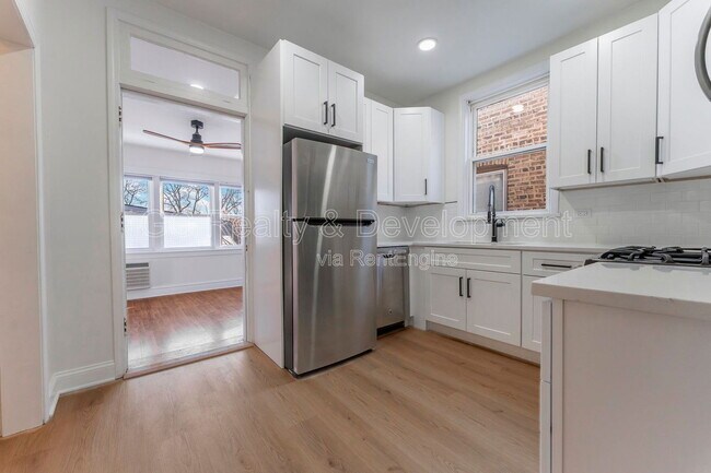 Photo - 5737 N Washtenaw Ave Unit 2