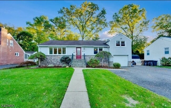 Building Photo - 684 Spring Ave