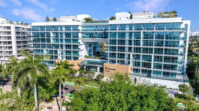 Building Photo - 9221 E Bay Harbor Dr Unit 512