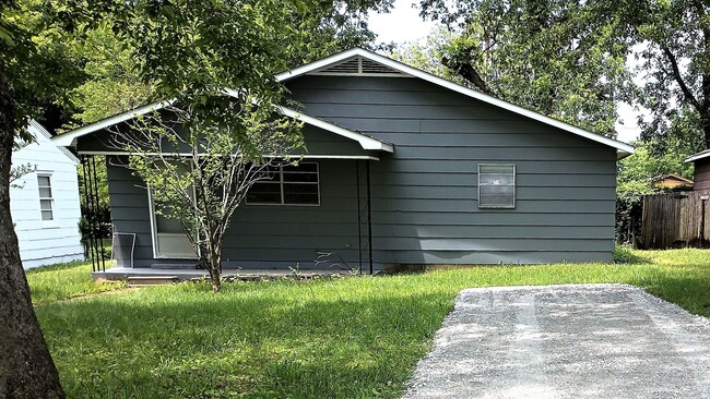 ** ADORABLE Starter Home under $1k/month! ... - ** ADORABLE Starter Home under $1k/month! ...