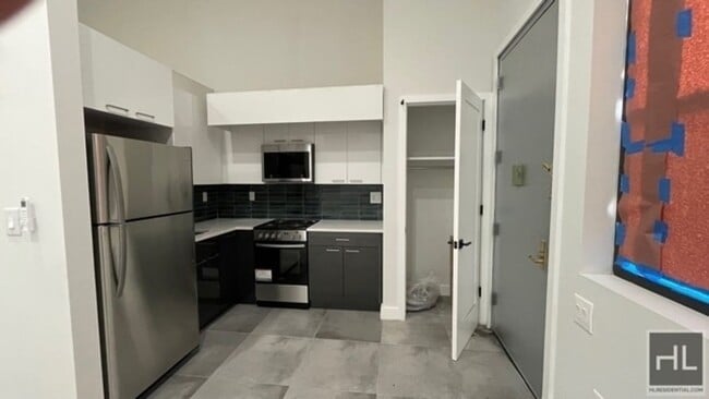 Photo - 237 Utica Ave Unidad 1F