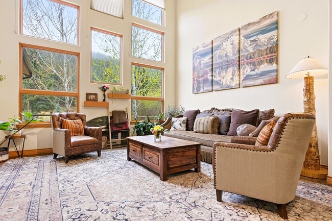 Photo - 81 Elmgreen Ln