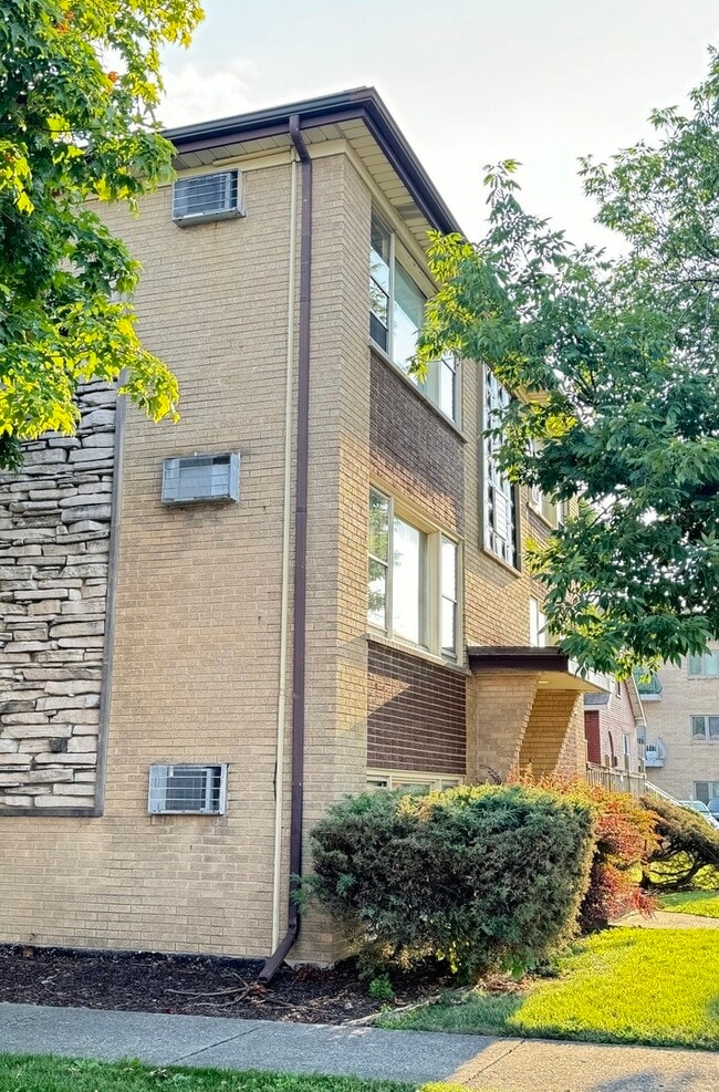 Building Photo - 7901 W Grand Ave Unit BE Rental