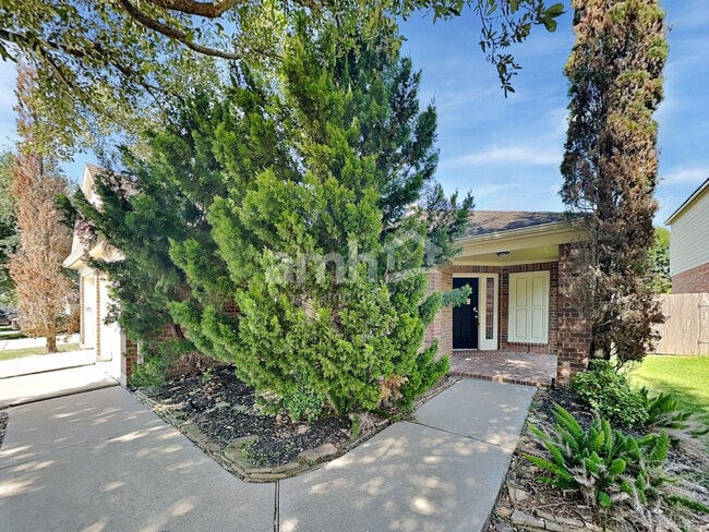 Building Photo - 2113 Breezeway Ln