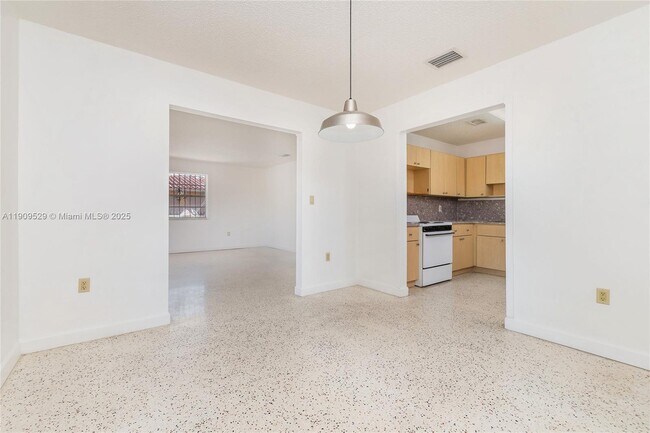 Photo - 3076 SW 17th St Unidad Front