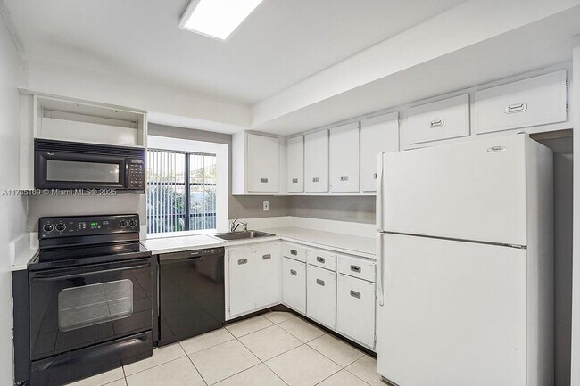 Photo - 1000 Parkview Dr