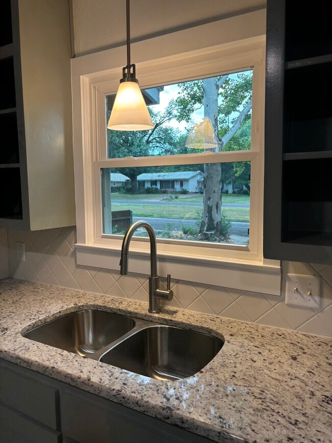 Building Photo - 3900 Sanger Ave