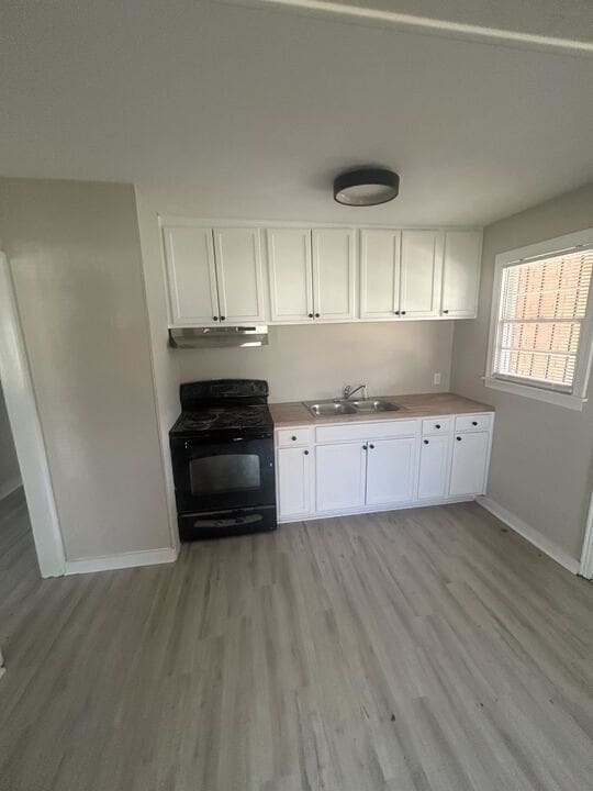 Photo - 501 Japonica St