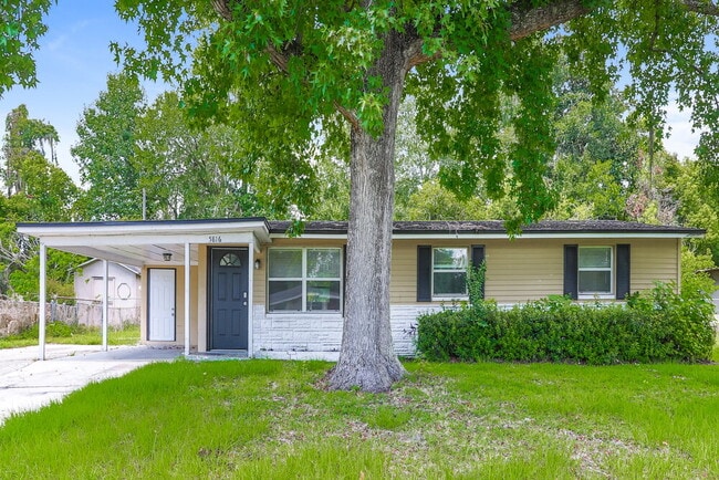 Building Photo - 5816 Sonora Dr W