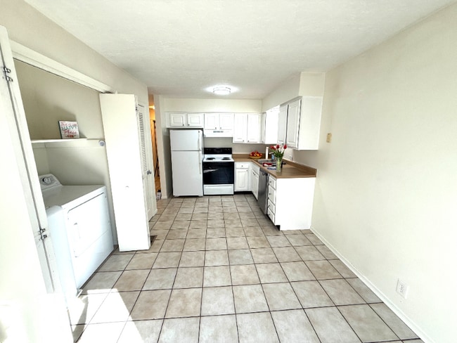 Photo - 4570 S 200 E Unidad 11B