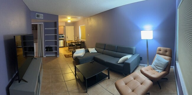 Photo - 1308 W 3rd St Unidad 1