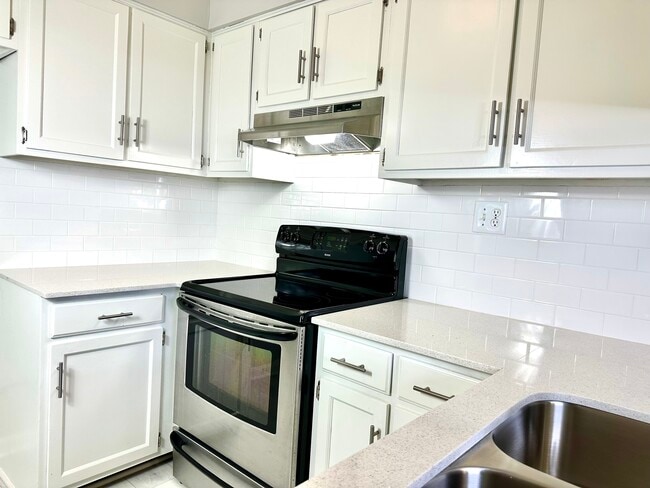 Building Photo - 124 S Sherrin Ave Unit 4