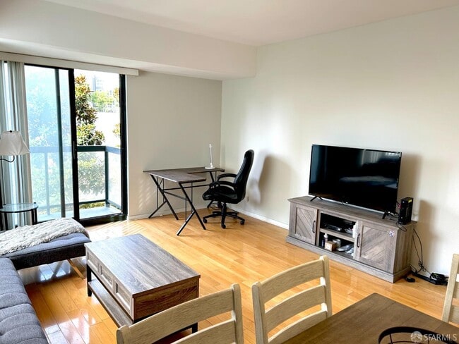 Photo - 1 Daniel Burnham Ct