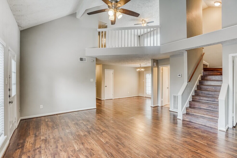 2002 Hickory Glen Dr