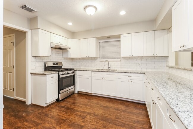 Photo - 647 Mosswood Dr