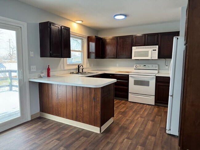 Photo - 1345 Lockview St