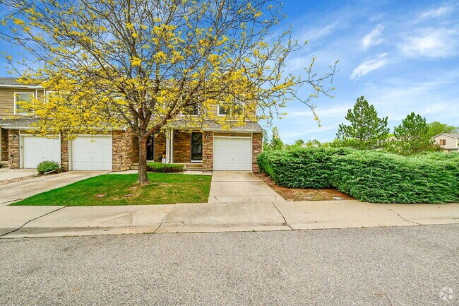 Building Photo - $ 2,295 - 3-Bed, 3-Bath Townhome with Mode...