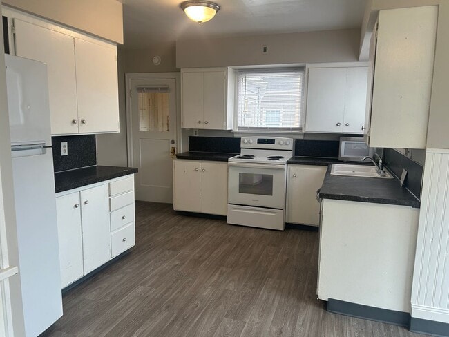 Photo - Charming 3 Bedroom Home