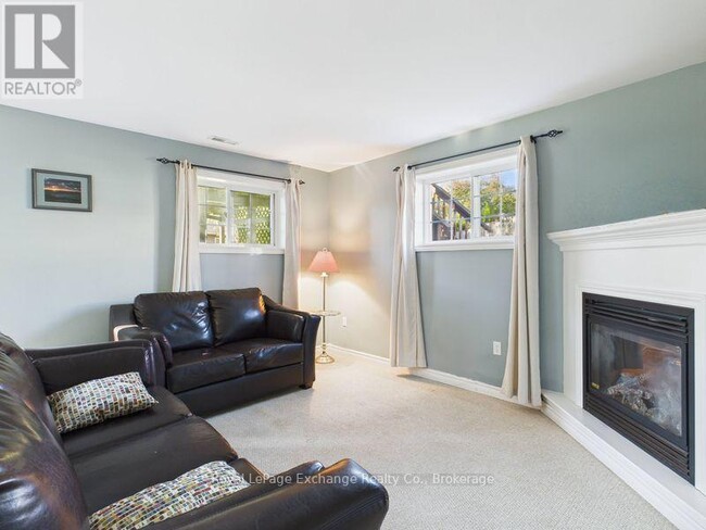 Photo - 378 Duncan Pl