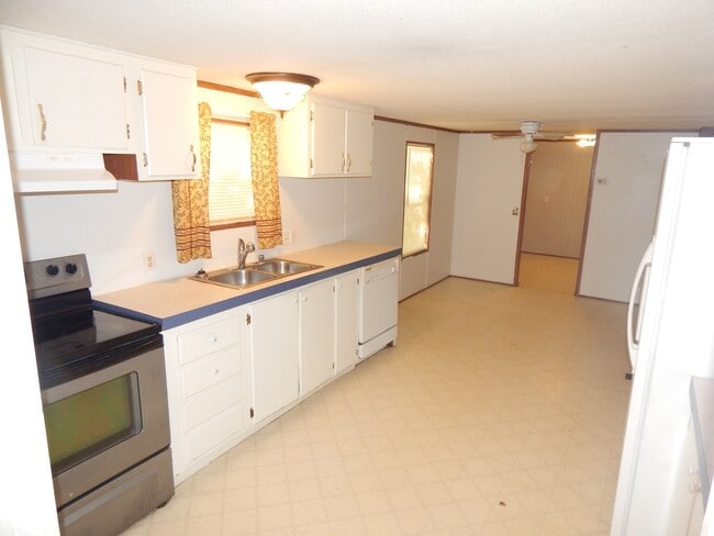 Photo - Spacious 3 Bedroom, 2 Bath Double-Wide Mobile Home