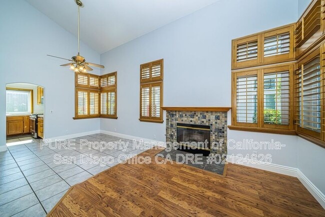 Photo - 574 Iona Ct