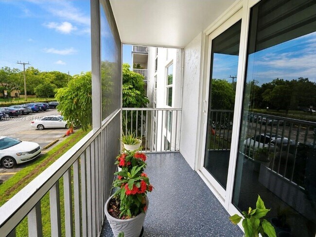Photo - 16851 NE 23rd Ave Unidad B214