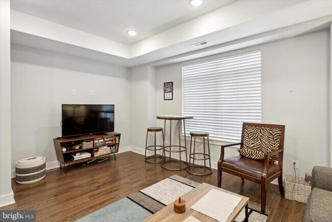 Photo - 818 N 16th St Unit 3F