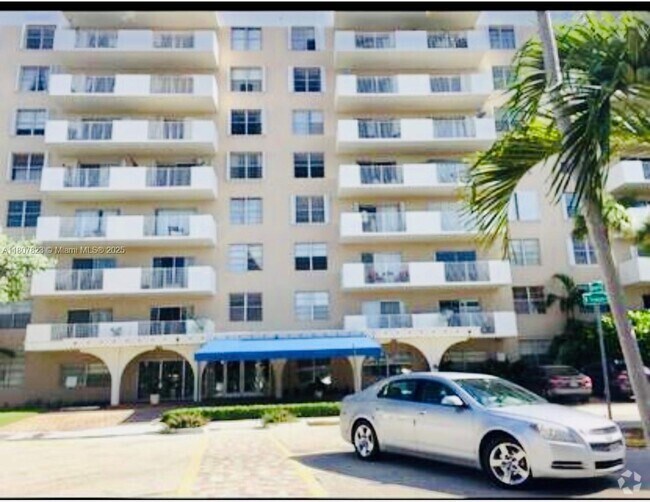 Building Photo - 1455 N Treasure Dr Unit 4M Rental