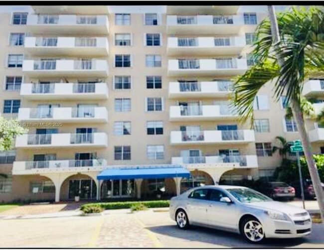 Building Photo - 1455 N Treasure Dr Unit 4M Rental