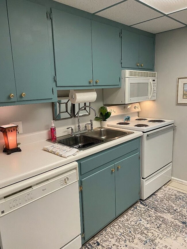 Photo - 2100 W Beach Dr Unidad H-204