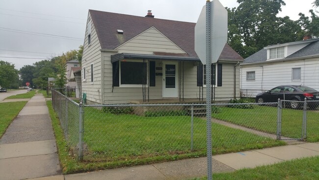8746 Hudson Ave