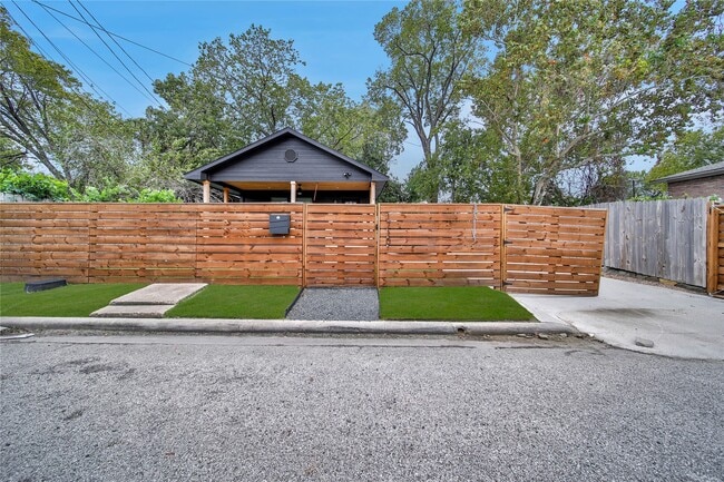 Photo - 1710 Shelby St