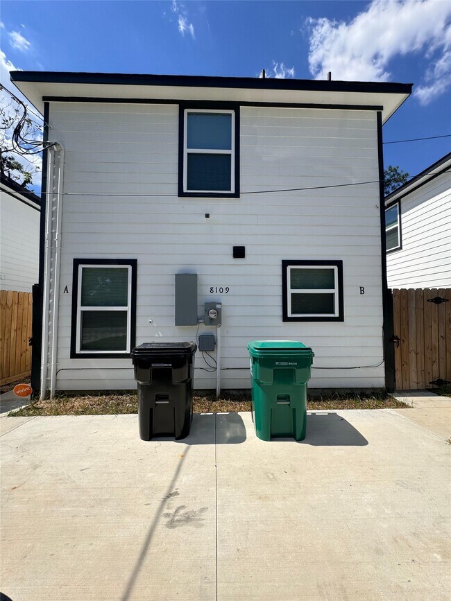 Photo - 8109 Denton St