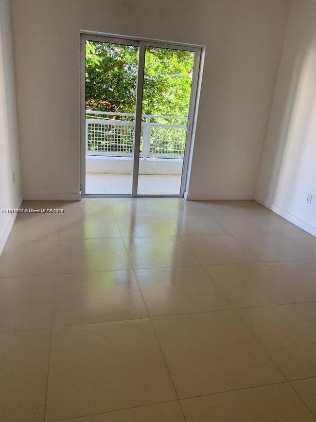 Photo - 471 NE 25th St Unidad 301