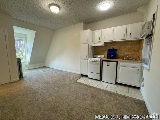 Building Photo - 1223 Beacon St Rental