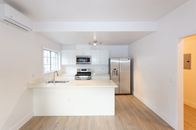 1344-1350 N Alta Vista Blvd Unit 1350