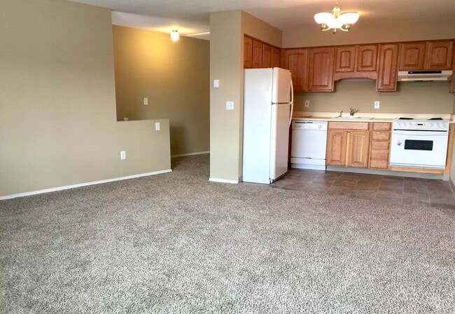 Building Photo - Spacious Top Floor One Bedroom w/ Open Flo... Unit 8459 Rental