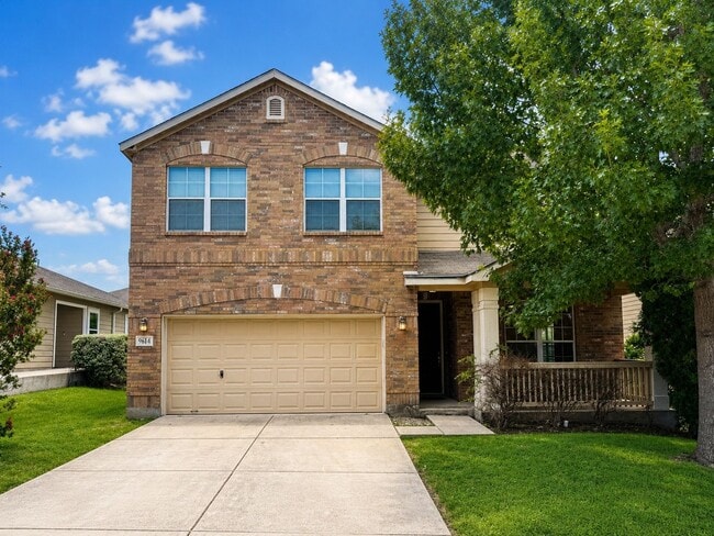 Building Photo - BEAUTIFUL 3 BEDROOM 2.5 BATH FEATURING A LUXURY KITCHEN WITH WHITE GRANITE COUNTERS, GRAY CABINET...