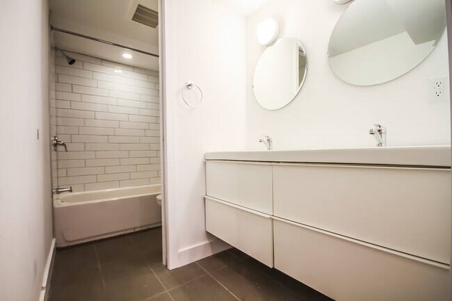 Photo - 1148 Woodroffe Ave