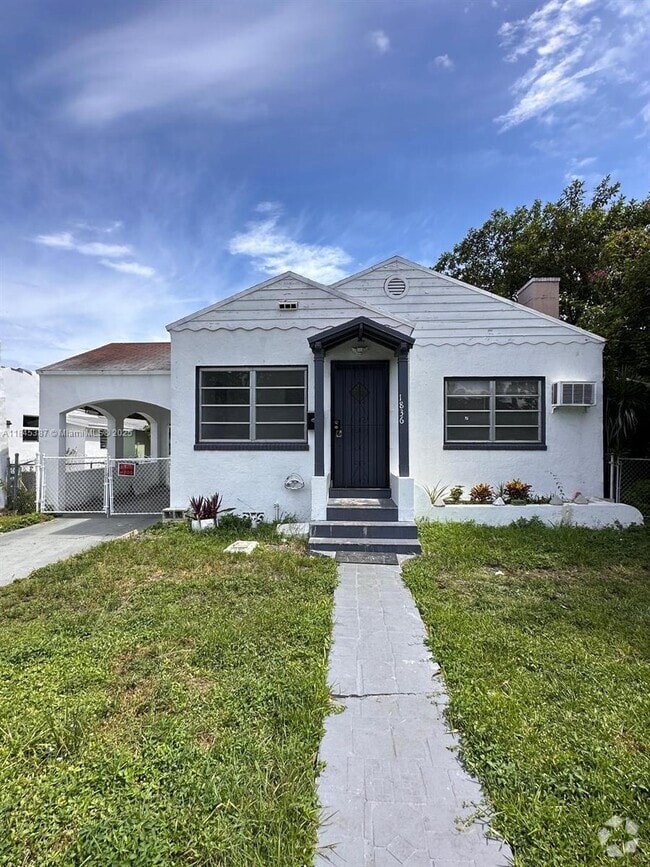 Building Photo - 1836 NW 33rd St Rental