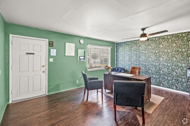 Photo - Country Club Estates Apartments