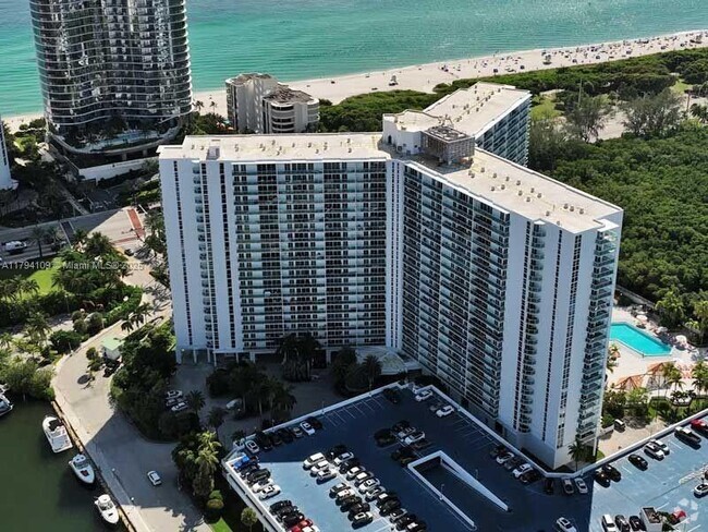 Building Photo - 100 Bayview Dr Unit 722 Rental
