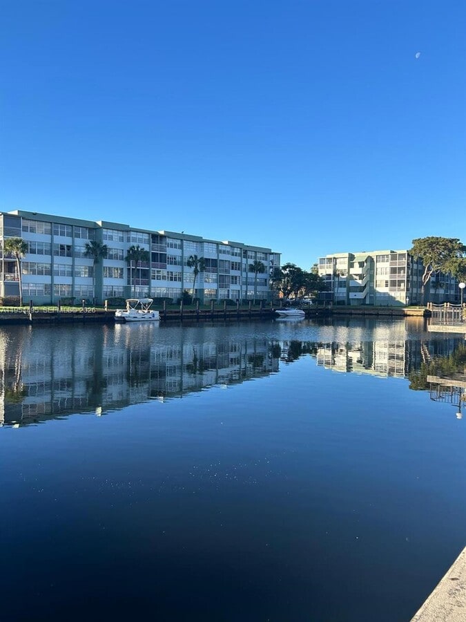 Photo - 2761 Taft St Unidad 308